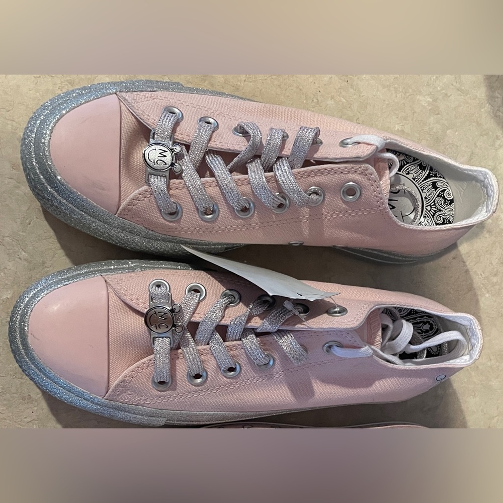 Miley Cyrus Converse Platform Low Top Pink Canvas and Glitter Soles size 7